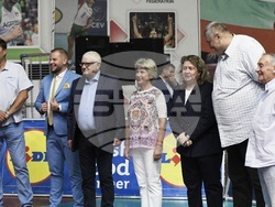 Зала "Христо Ботев" - световни шампионки по волейбол до 19 години - посрещане