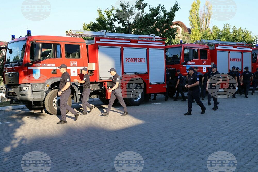 МОЛДПРЕС: Пожарникари и спасители от Молдова заминаха за Гърция, за да помагат при потушаването на горските пожари