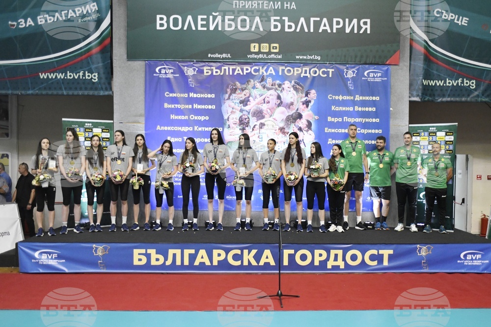 Зала "Христо Ботев" - световни шампионки по волейбол до 19 години - посрещане