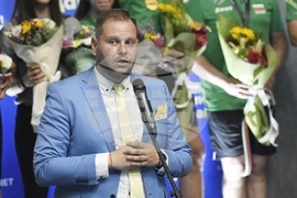 Зала "Христо Ботев" - световни шампионки по волейбол до 19 години - посрещане