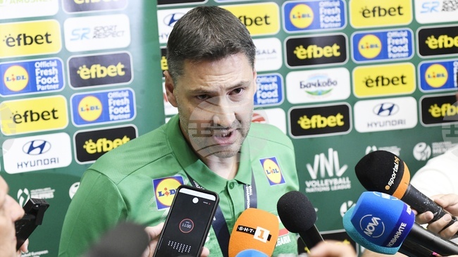 Треньорът на националния отбор на България по волейбол за жени до 18 години Атанас Петров определи разширения състав за европейската квалификация