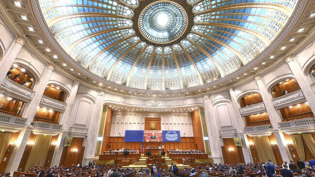 Румънският парламент ще обсъди и гласува днес два вота на недоверие срещу министри