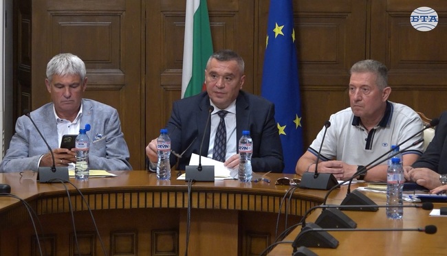 Министърът на земеделието и горите и синдикатите подписаха споразумение за увеличение на средствата за персонал в структури към ресорното министерство