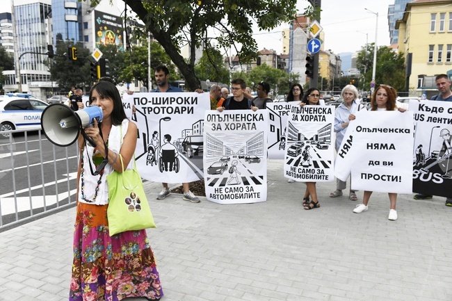 Улица ,,Опълченска" - протест - ремонт