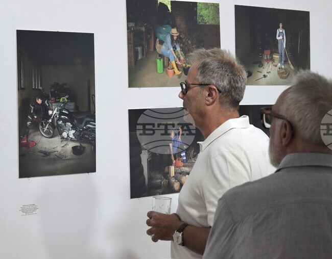 Галерия ONE - изложба - магистърска програма "Фотография"