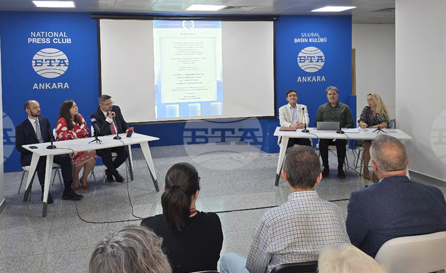 Двете събития в пресклуба на БТА в Анкара днес са свързани с "мост между поколенията на хора, които търсят път за приятелство между съседи", каза Кирил Вълчев