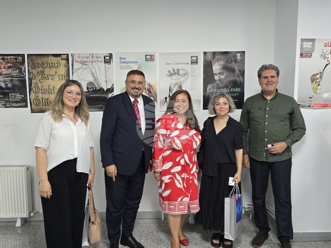 Изложбата на БТА с афиши от постановки на български пиеси укрепва мостовете на културата и изкуството между двете страни, споделиха участници при откриването