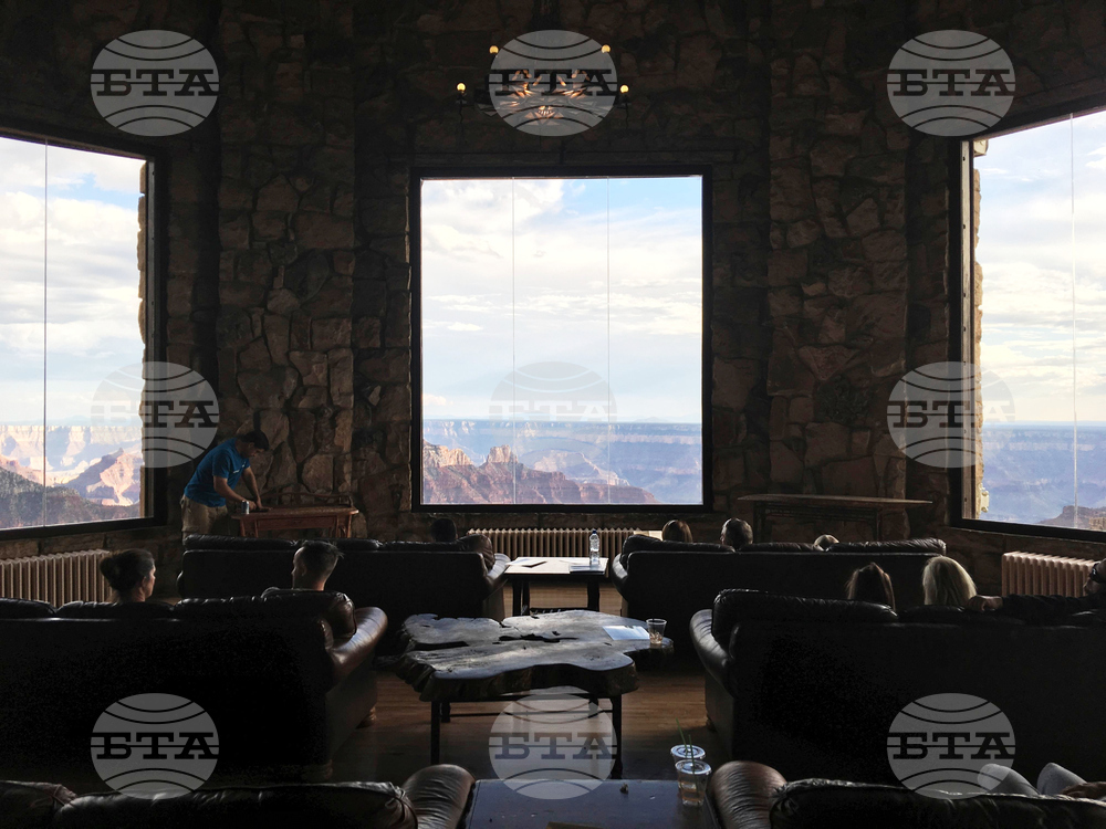 CORRECTION US Historic Lodge Grand Canyon