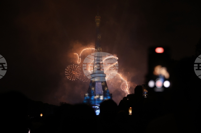 Франция - Париж - национален празник - заря