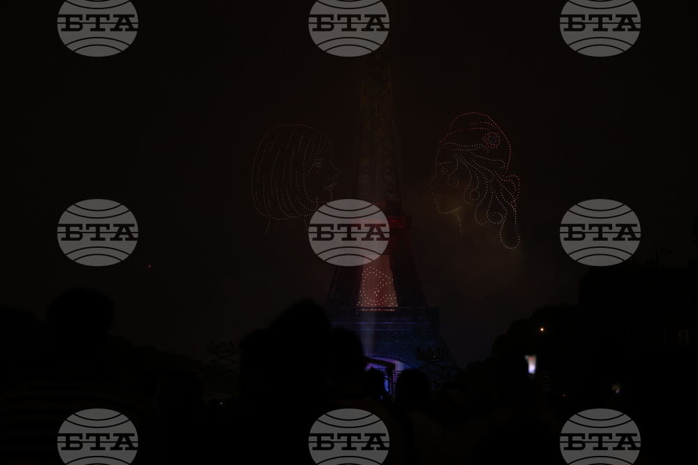 Франция - Париж - национален празник - заря