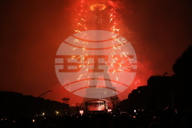 Франция - Париж - национален празник - заря