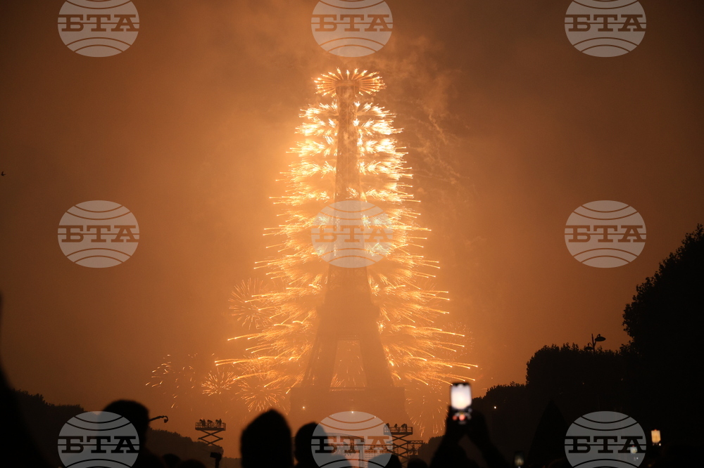 Франция - Париж - национален празник - заря