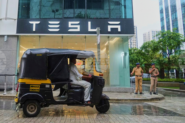 "Тесла" постигна сериозен пробив по пътя си към индийския пазар на електромобили 