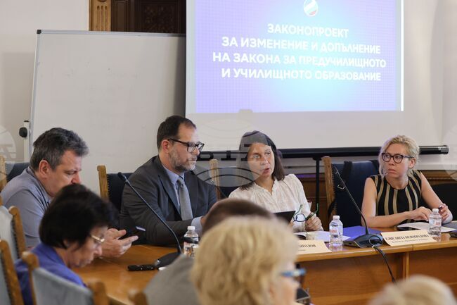 "Да, България" настоява за осигуряване на равен достъп и качествено образование с предлагани от тях законодателни промени