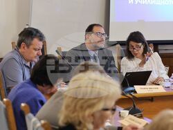 Народно събрание - образование - кръгла маса