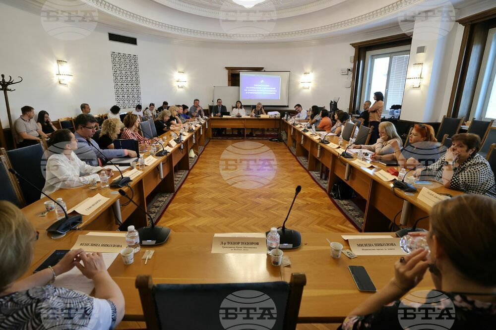Предложенията на "Демократична България" за промени в предучилищното и училищното образование бяха обсъдени на кръгла маса в парламента