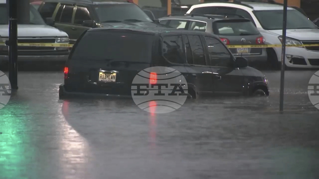 Двама души загинаха в Ню Джърси, след като проливни дъждове предизвикаха наводнения и извънредно положение в североизточните щати на САЩ