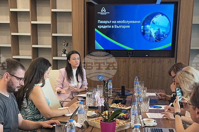 Rising Number of Debtors Under Age of 30, Bulgarians Paying Their Debts More Conscientiously