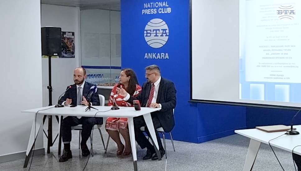 Проф. Хюсеин Мевсим е създал със своя труд мост между две страни и две култури, заяви главният редактор на Анадолската агенция Юсуф Йозхан