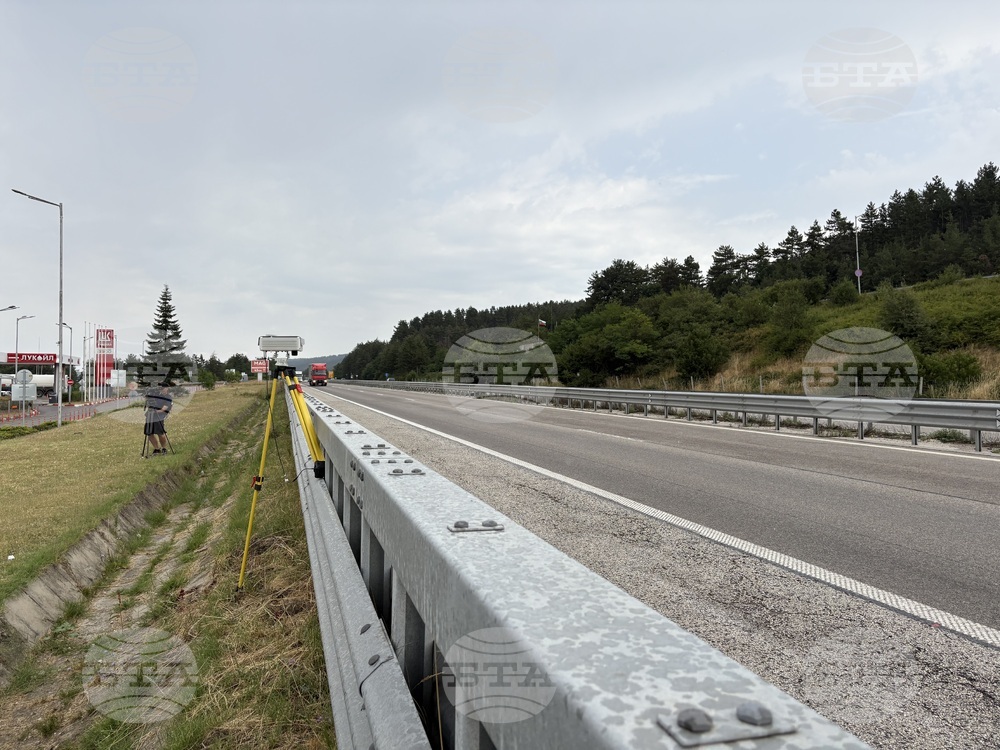 Полицаи от Ихтиман са помогнали на шофьор със здравословен проблем да стигне до болница 