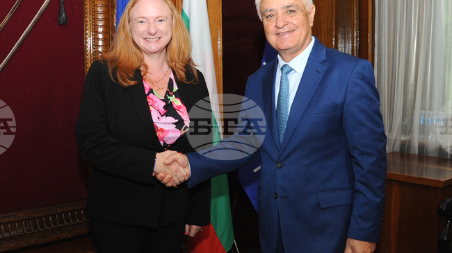 Defence Minister Confers with Australia's Athens-Based Ambassador to Bulgaria, Alison Duncan