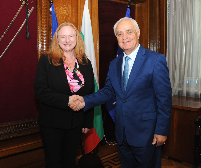 Министърът на отбраната Атанас Запрянов се срещна с акредитирания за България посланик на Австралийския съюз в Атина Н. Пр. Алисън Дънкан