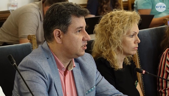 С промени в наредби МЗ цели спрямо обектите, в които се образоват деца, да се прилагат еднакви изисквания, обясни Илия Тасев от министерството