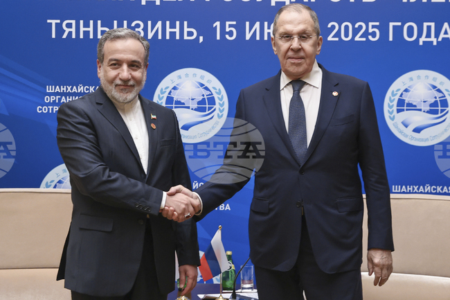 Лавров каза, че е обсъдил с иранския външен министър как да бъде решена по мирен път кризата в Иран