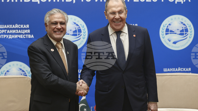 Външните министри на Русия и на Пакистан обсъдиха обстановката в Залива и разговорите между САЩ и Иран