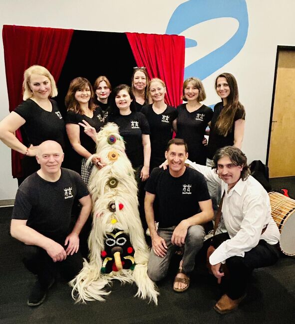 Фолклорната група „ХороТропци“ от Лос Анджелис започна подготовка за участия през есента