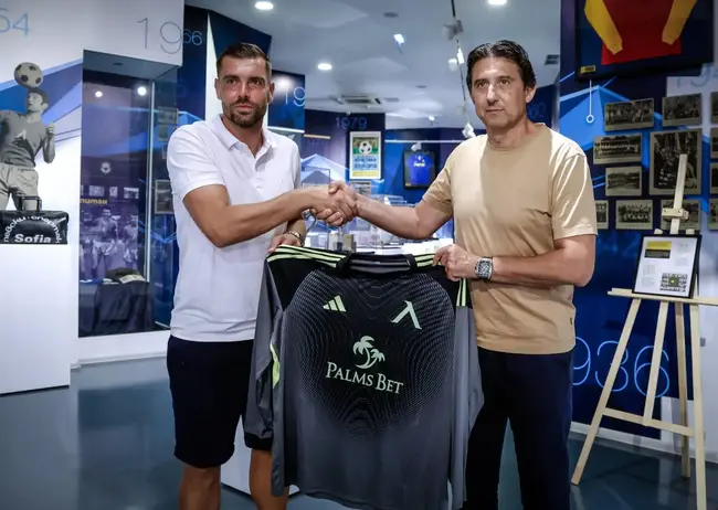 Левски подписа договор за две години с вратаря Мартин Луков