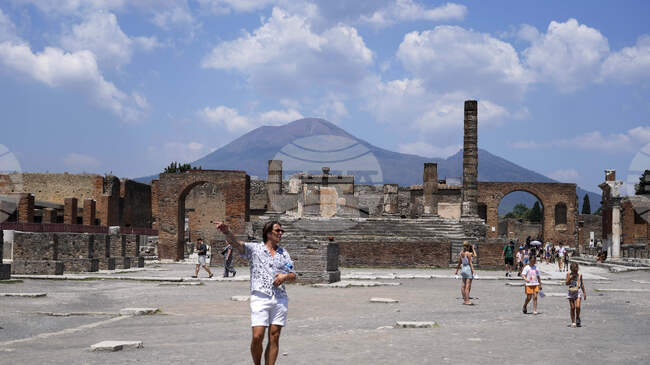 Нови разкопки разкриват следи от живот в Помпей след изригването на Везувий