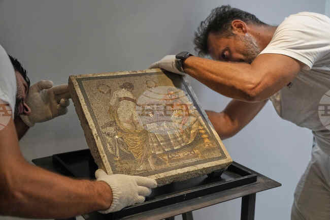 Римска мозайка с еротична сцена, открадната по време на Втората световна война, се завърна в Помпей