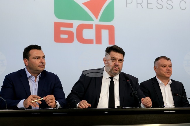 Прави се опит протестите срещу еврото да бъдат превърнати в социални протести срещу евентуално повишаване на цените, каза Атанас Зафиров