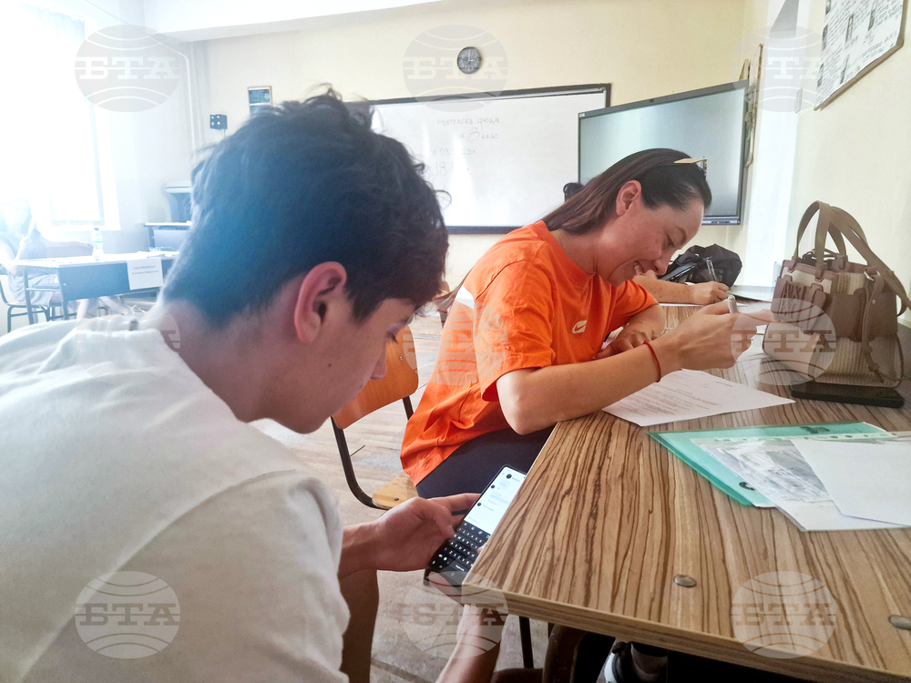 Поради недостатъчен брой кандидати след първото класиране за прием в осми клас в област Хасково се закриват пет паралелки, съобщиха от РУО