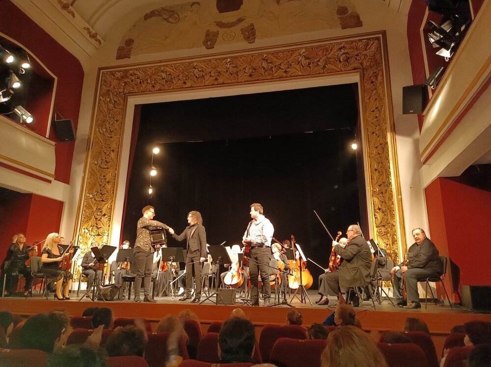Община Хасково: Препълнена зала и възторжени аплаузи на концерта „С музиката на Пиацола“ в Хасково
