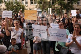 Болница „Майчин дом“ - протест в подкрепа на д-р Ирена Шикова
