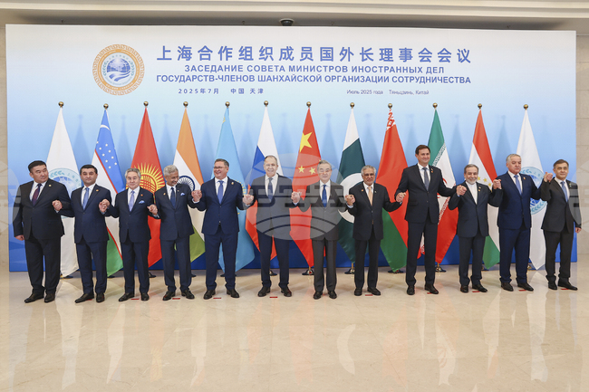 Външните министри на Китай и Иран се срещнаха в Тянцзин