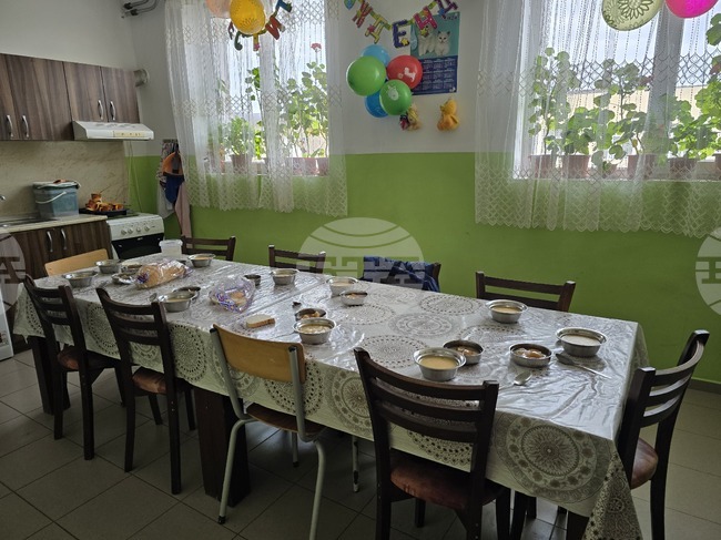 Обзавеждат с ново оборудване кухнята на Комплекса за социални услуги за деца с увреждания в Роман