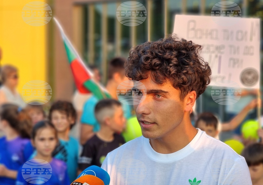 Иван Иванов отпадна в първия кръг в Атина при дебюта си в основна схема в Тура на АТП