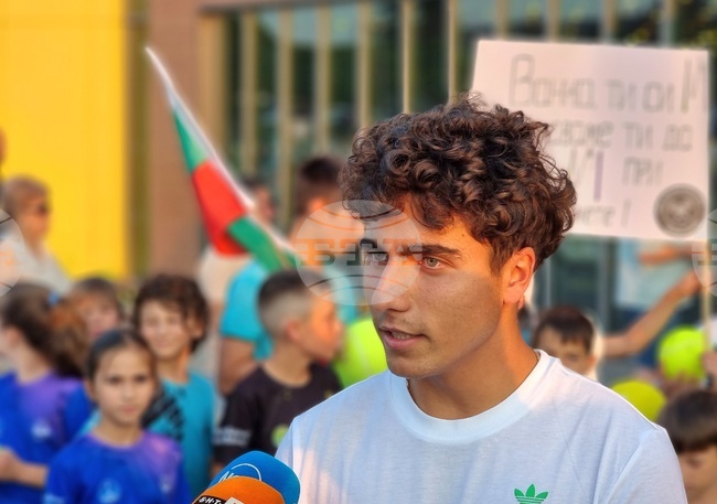 Иван Иванов отпадна в първия кръг в Атина при дебюта си в основна схема в Тура на АТП