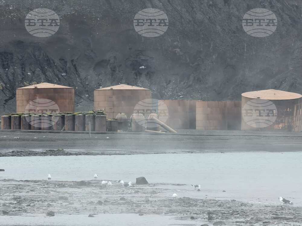 Day 56 - Deception Island - Whalers Bay