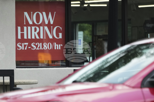 Молбите за помощи при безработица в САЩ нарастват умерено, но остават в считания за здравословен за икономиката диапазон