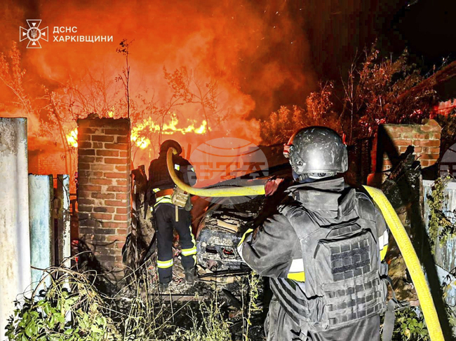 Един човек загина и 15 са ранени при масираните руски удари срещу Украйна