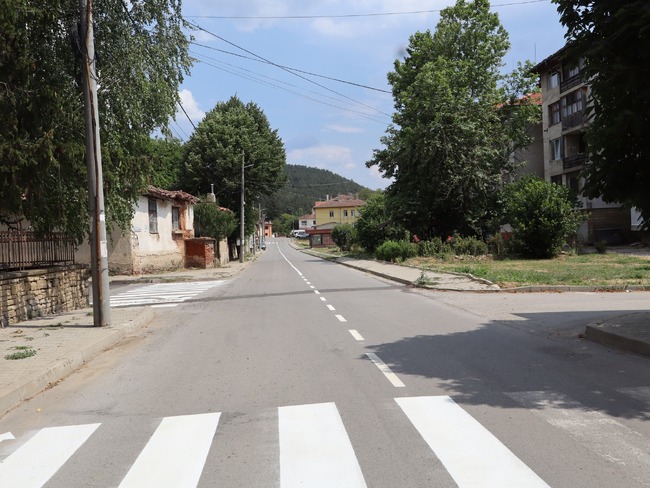 В Котел ще бъде въведена временна организация на движението заради полагане на пътна маркировка