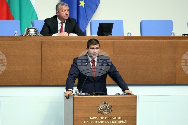 Виждаме тотално унищожение на морския туризъм в България, заяви Ивелин Михайлов в декларация от парламентарната трибуна