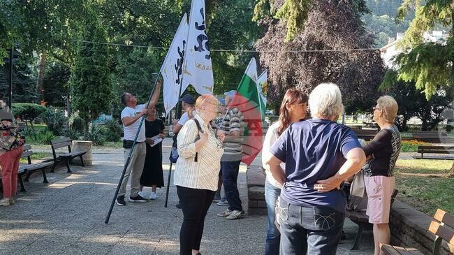 Protesters in Kyustendil Demand Dismantlement of Photovoltaic Power Plant on Agricultural Land