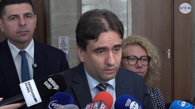 "Да, България" питат вътрешния министър изтекла ли е информация от МВР към свързаните с разбитата край Хасково фабрика за цигари