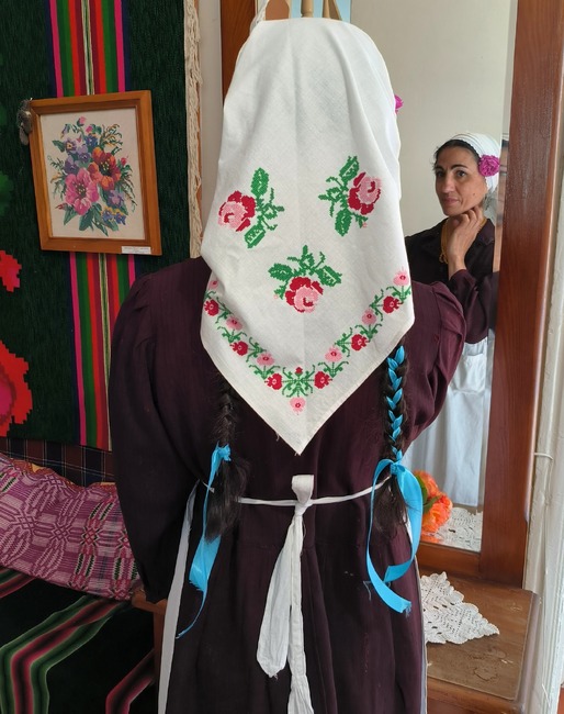 Болградският музей в Украйна представи информация за традиционните покривала за глава на българките в Бесарабия