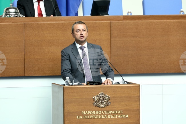 В декларация от "Възраждане" настояха за оставката на земеделския министър Георги Тахов